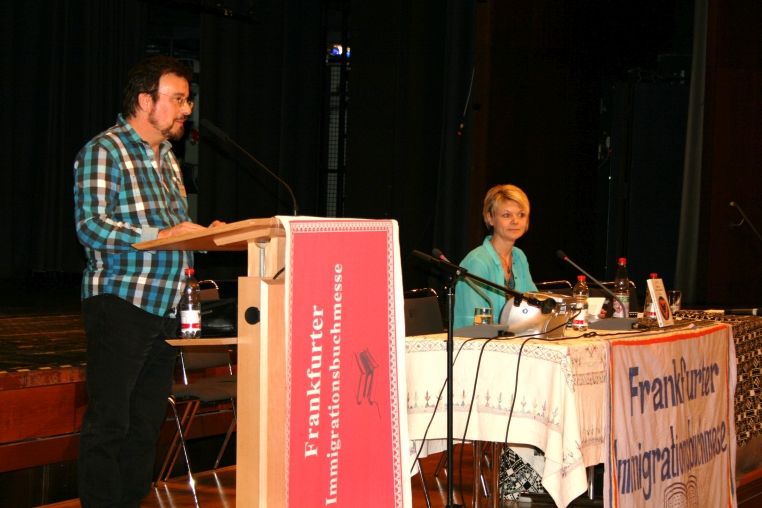 Autorin Regina Hock bei ihrer Lesung auf der Frankfurter Immigrationsbuchmesse