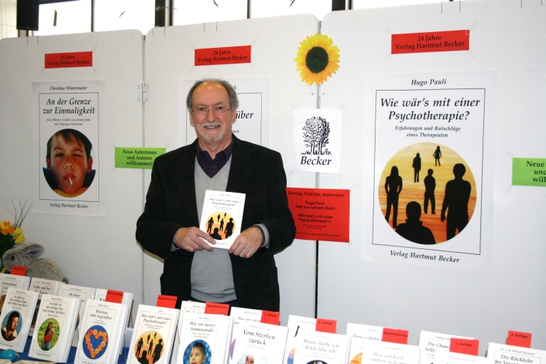 Autor Hugo Pauli auf der Buchmesse im Ried