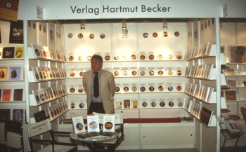 Der Verlag Hartmut Becker auf der Leipziger Buchmesse. Am Stand: Lektor Armin Schmidt